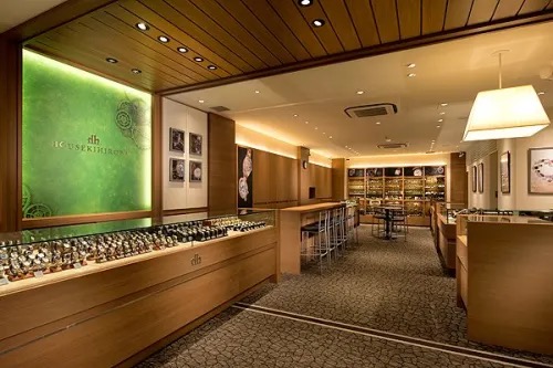 宝石広場店内